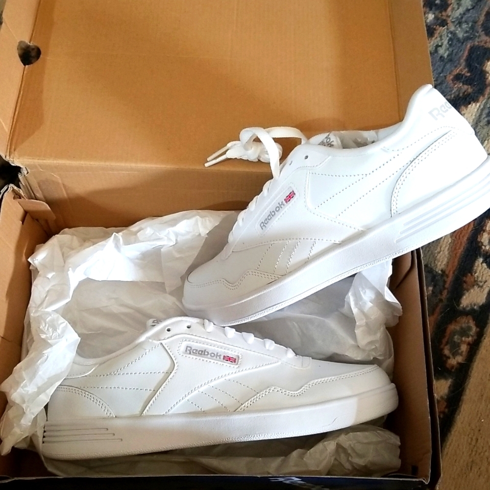 REEBOK X-WIDE SIZE 10 MEN NWT (4E)
